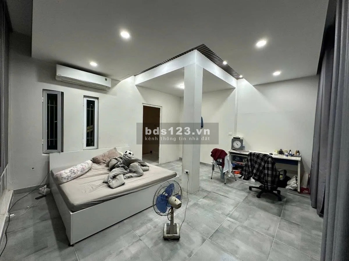 Biệt thự 256m2, 4 tầng, hồ Linh Đàm, giá 58 tỷ