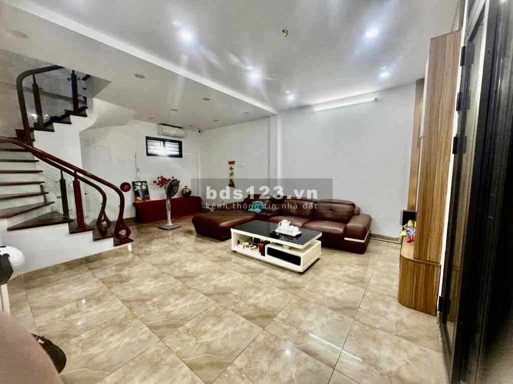 Bán nhà Triều Khúc - Nở hậu - Ba gác đỗ cửa - 55m² - 6.7 tỷ