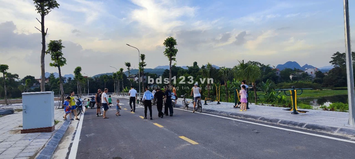 Bán đất nền dự án tại KĐT Chi Nê Riverside, 1,5 tỷ, 108 m2 hàng hot