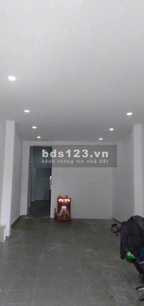 Cho thuê nhà nguyên căn mặt tiền Võ Văn Kiệt, Quận 1 –…