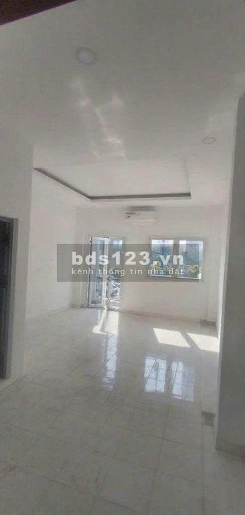 Cho thuê nhà nguyên căn mặt tiền Võ Văn Kiệt, Quận 1 –…