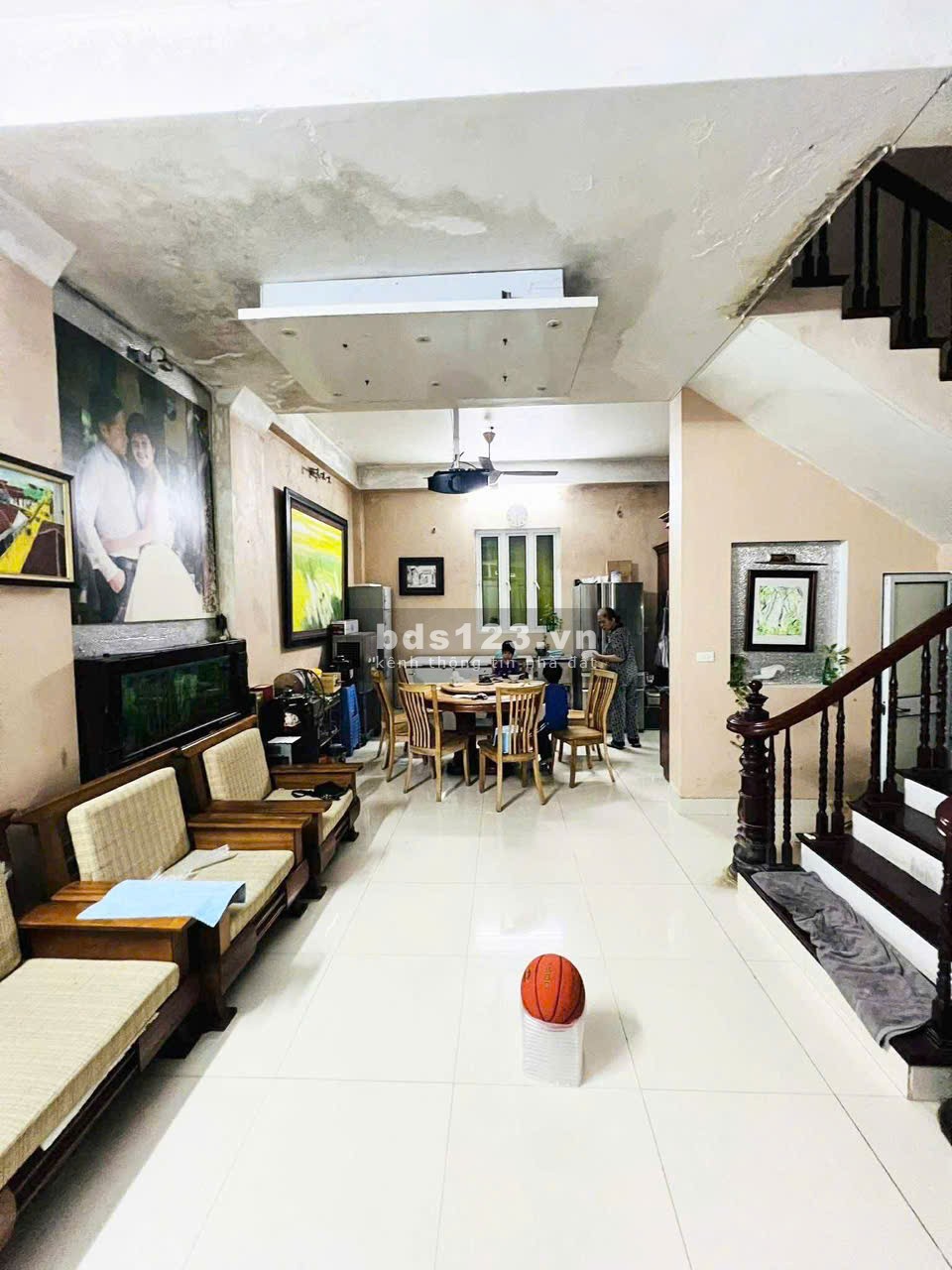 Bán nhà Hoàng Quốc Việt - Nhà dân xây - Ngõ nông - 20m ra phố.