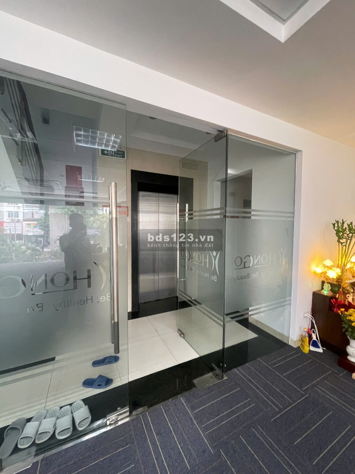Cần cho thuê mặt bằng tầng 2 làm Showroom rất đẹp