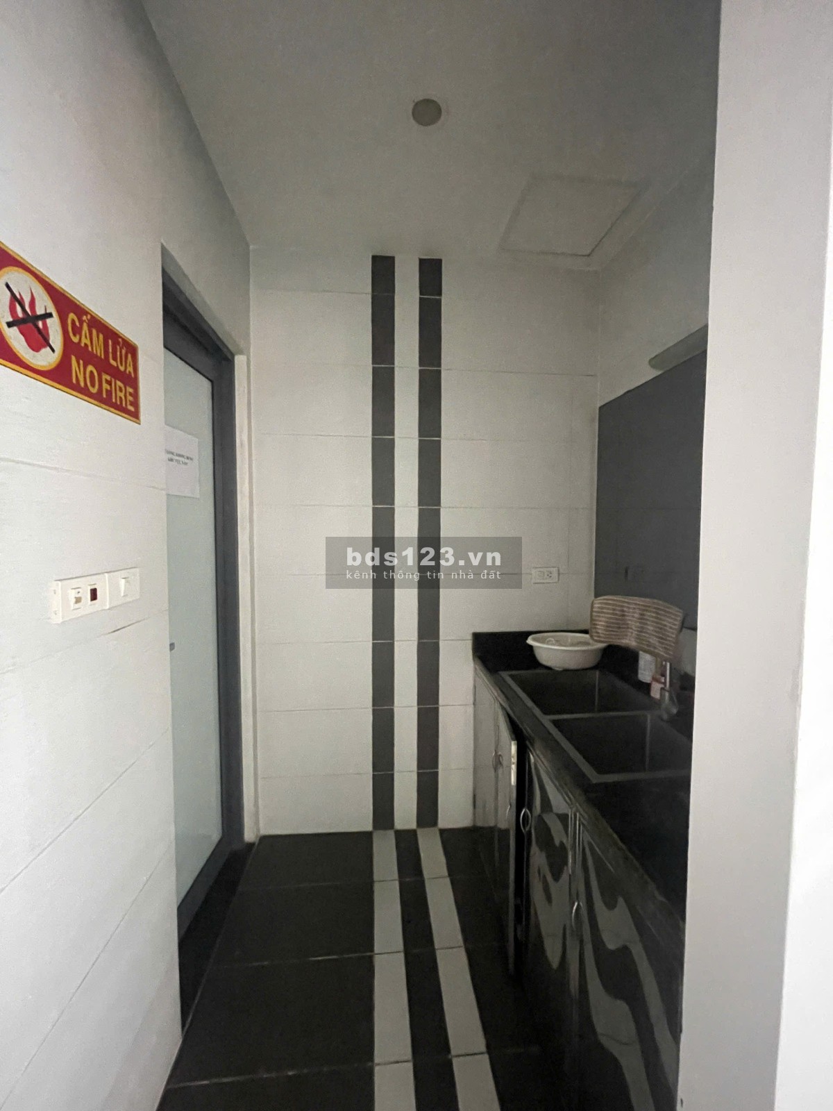 Cần cho thuê mặt bằng tầng 2 làm Showroom rất đẹp