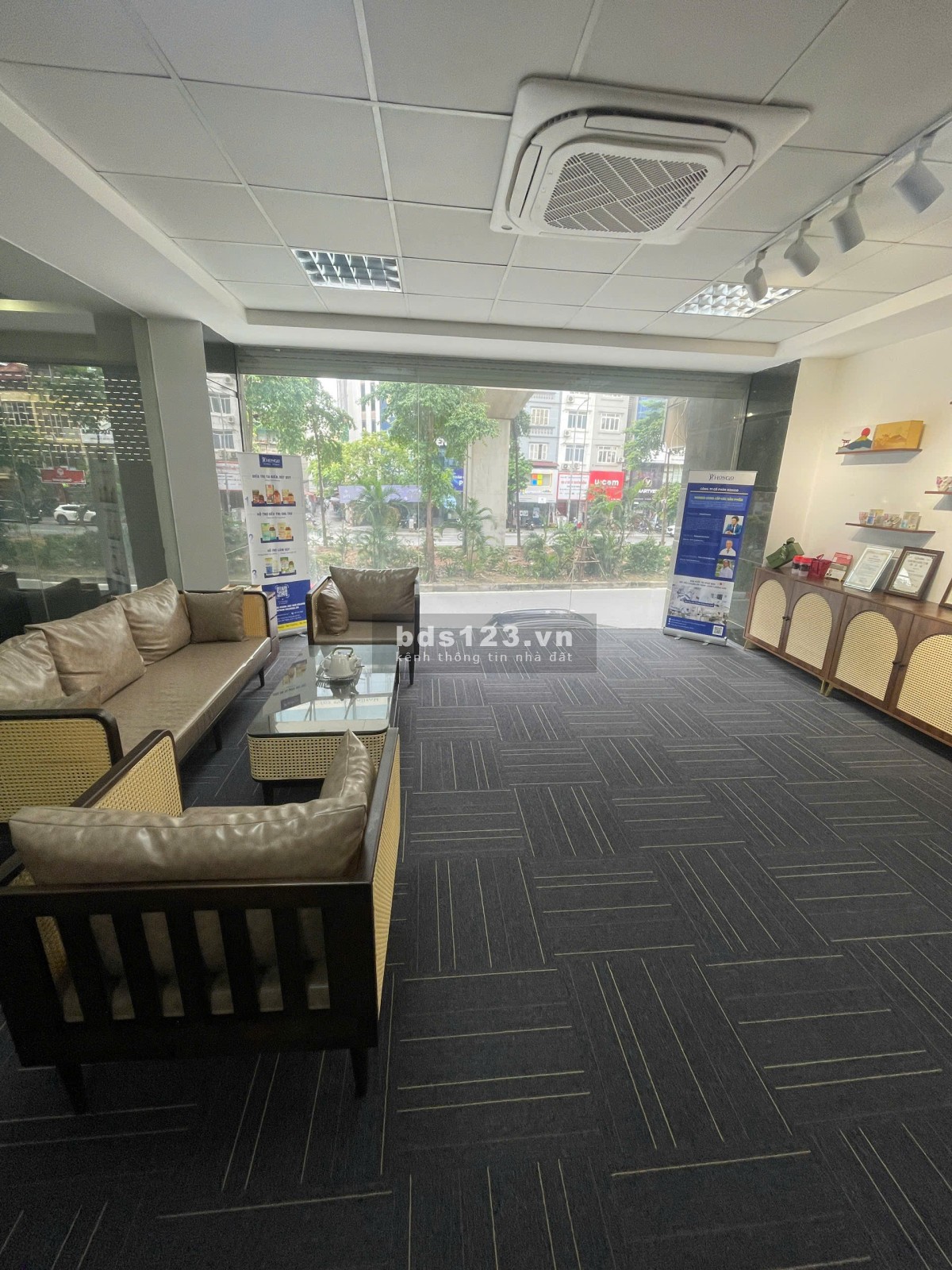 Cần cho thuê mặt bằng tầng 2 làm Showroom rất đẹp