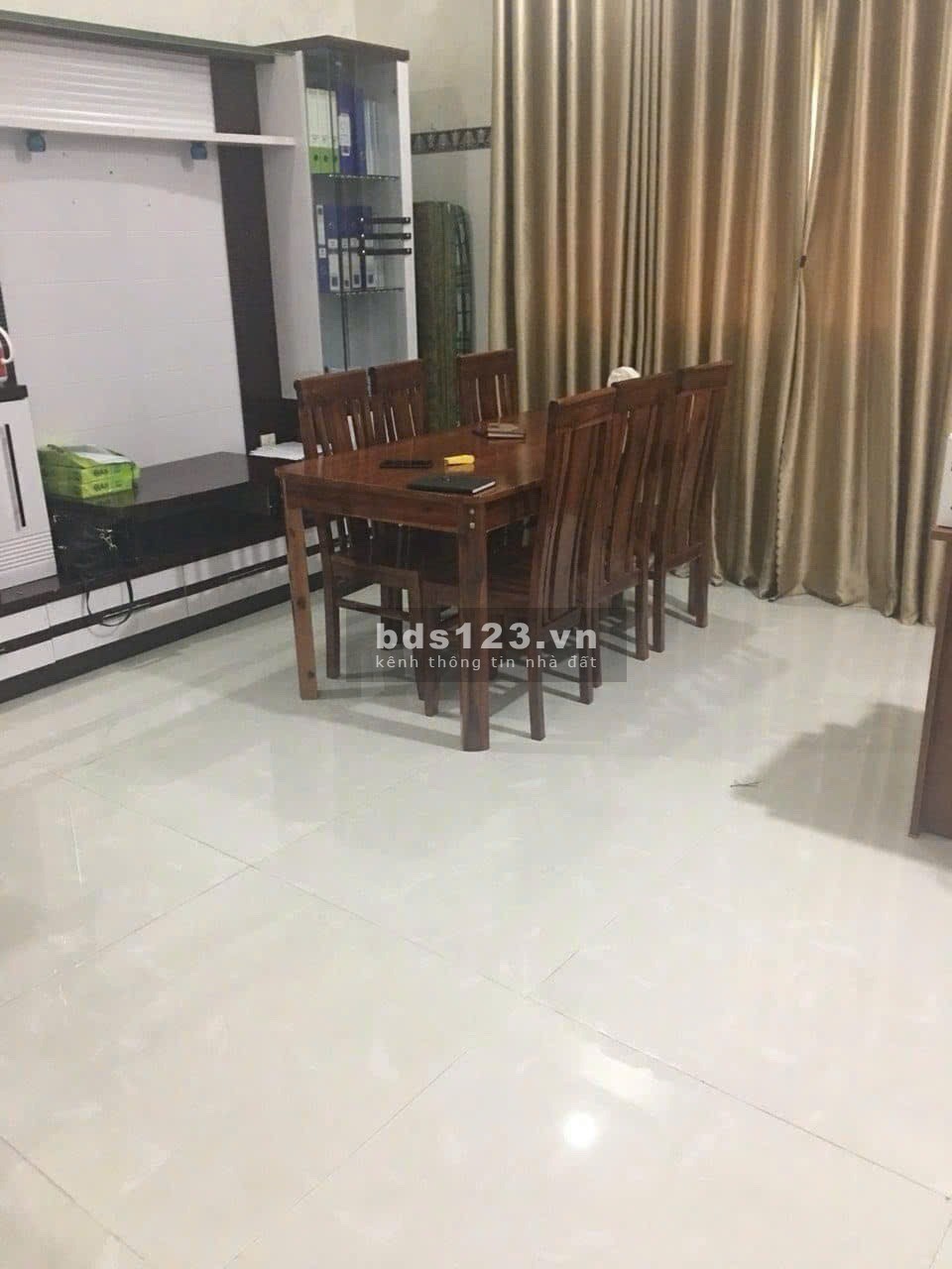 Bán nhà 1 trệt 1 lầu – đường 4m ô tô vào tận nhà.