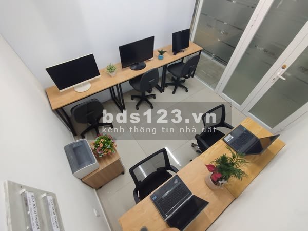 Cho thuê văn phòng riêng 5 người - Đã có sẵn đầy đủ bàn…