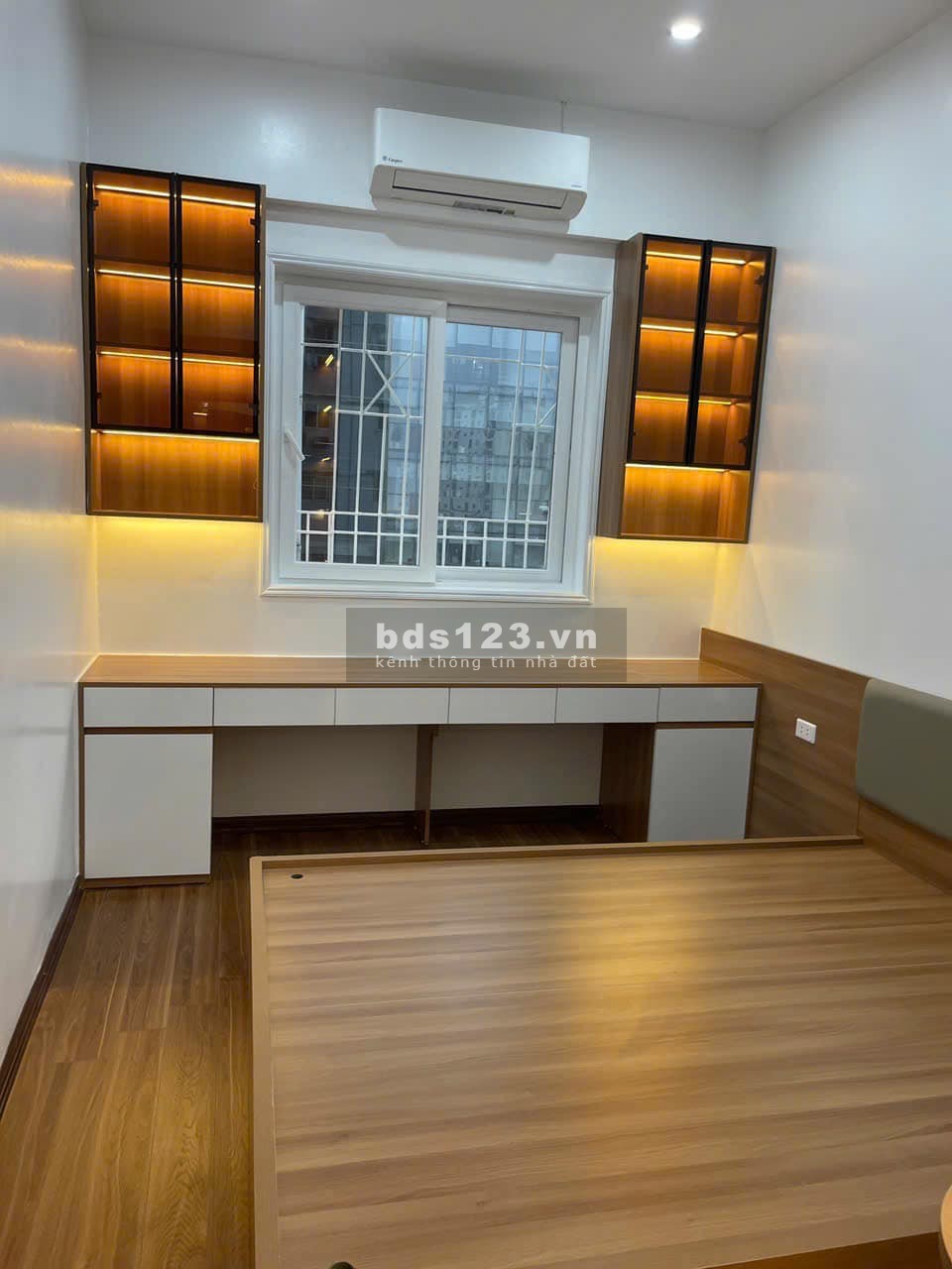 Bán CHCC đầy đủ nội thất Khu đô thị mới Yên Hòa, Cầu…