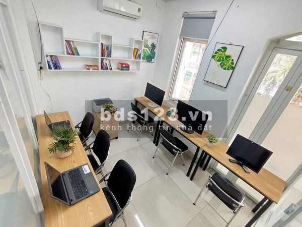 Văn phòng riêng 6 người – có ban công – đầy đủ nội…