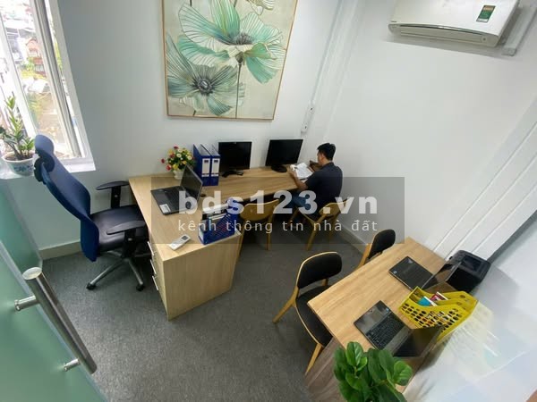 Cho thuê văn phòng 5 chỗ ngồi, đã có sẵn bàn ghế, có ban…