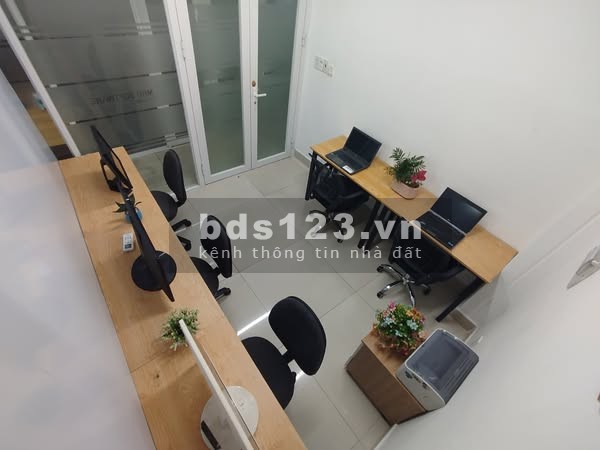 Cho thuê văn phòng riêng 5 người - Đã có sẵn đầy đủ bàn…