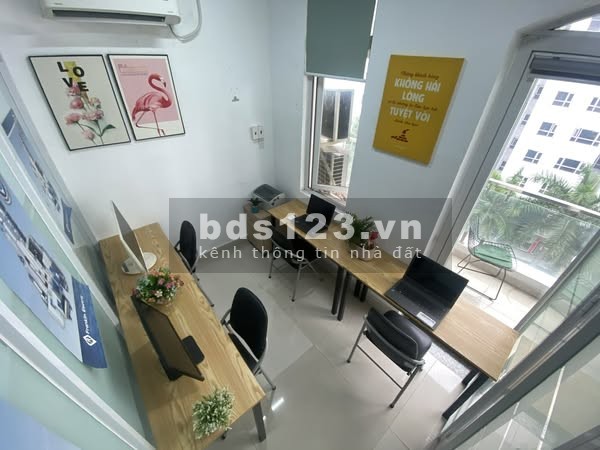 Cho thuê văn phòng 4 chỗ ngồi, có bàn ghế sẵn, cửa sổ…