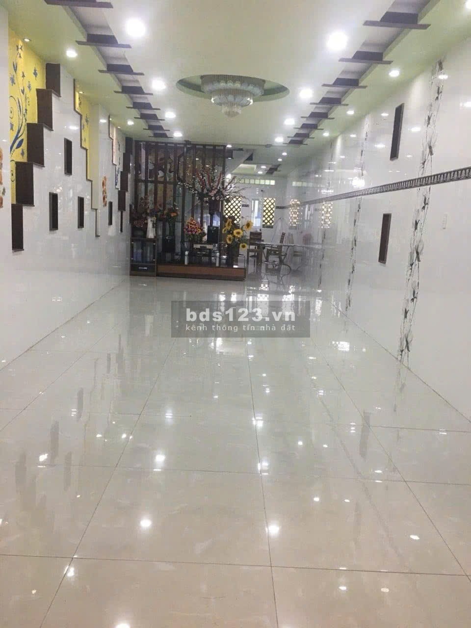 Bán nhà 1 trệt 1 lầu – đường 4m ô tô vào tận nhà.