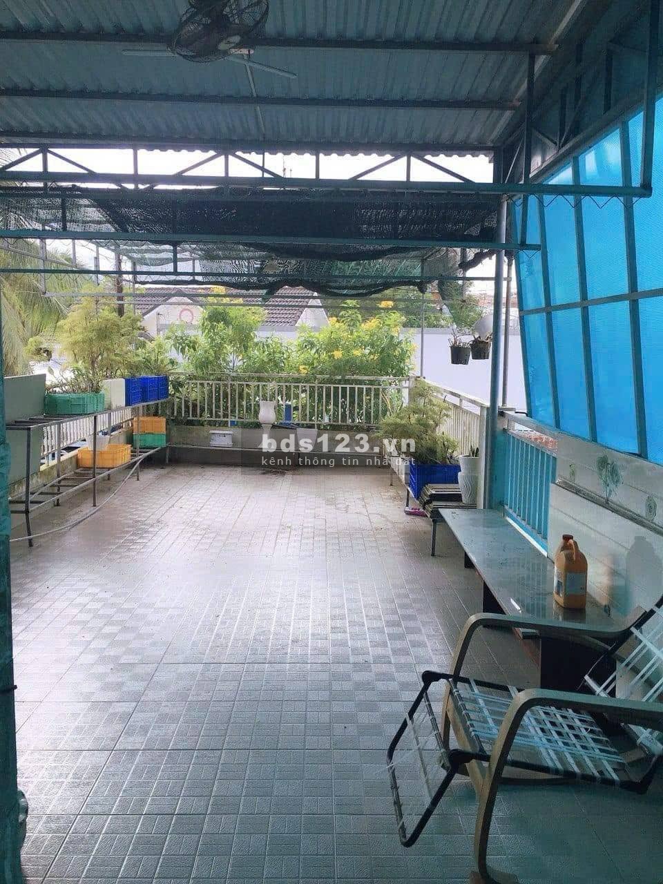 Bán nhà 1 trệt 1 lầu – đường 4m ô tô vào tận nhà.