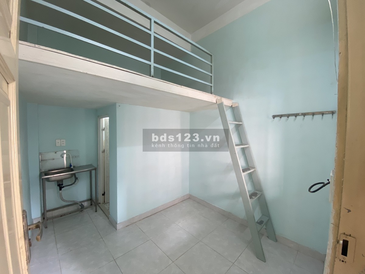 Còn 1 phòng duy nhất, nhà trọ có lầu, sáng trưa đều mát mẻ…