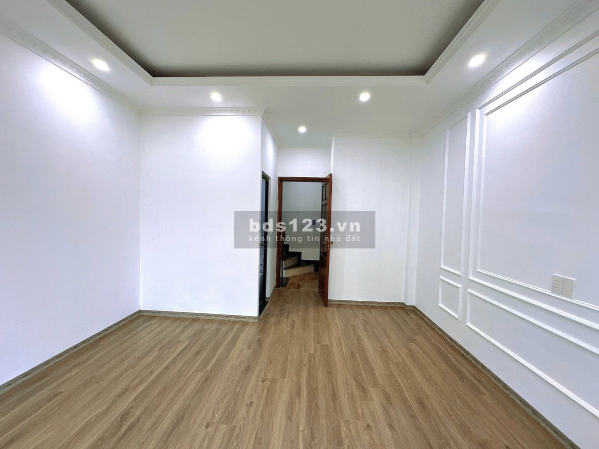 Nhà hiếm mới xây, có thang máy, phố Pháo Đài Láng, DT 40m²,…