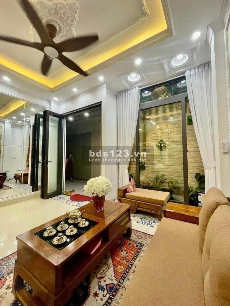 Bán nhà 2 thoáng Pháo Đài Láng, Đống Đa, DT 40m², MT 4m, giá 8 tỷ
