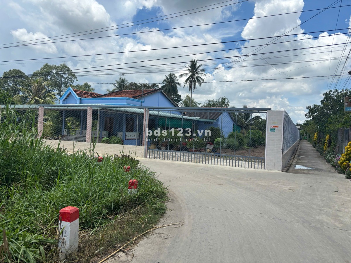 HH 2% MG - Bán nhanh lô góc 2 mặt tiền Lê Văn Tâm 4m, giá 1 tỷ 250