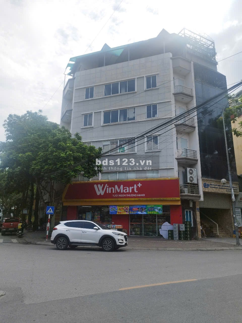 Cho thuê căn góc tại ngã tư mặt tiền 18m, số 48 Phố Trạm, Long Biên, 6 tầng, DTSD 550m2
