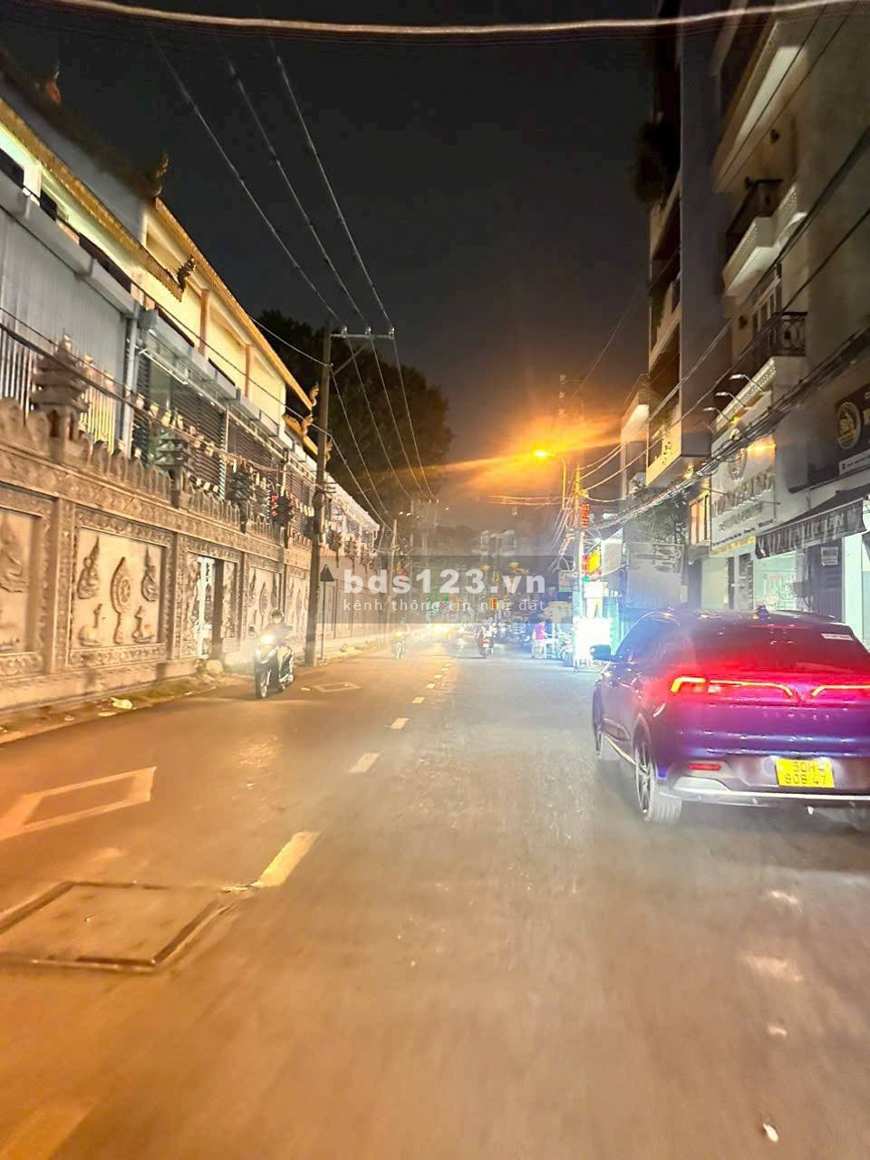 Cần bán nhà có dãy nhà trọ đang cho thuê diện tích 256m².