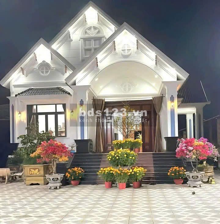 Cần bán nhà có dãy nhà trọ đang cho thuê diện tích 256m².