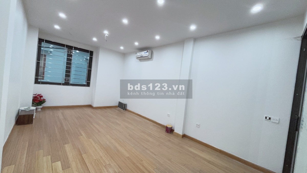 Hiếm căn hộ gia đình cấp 4 Xuân Đỉnh 65m² với 2PN, giá 7,5 triệu/tháng