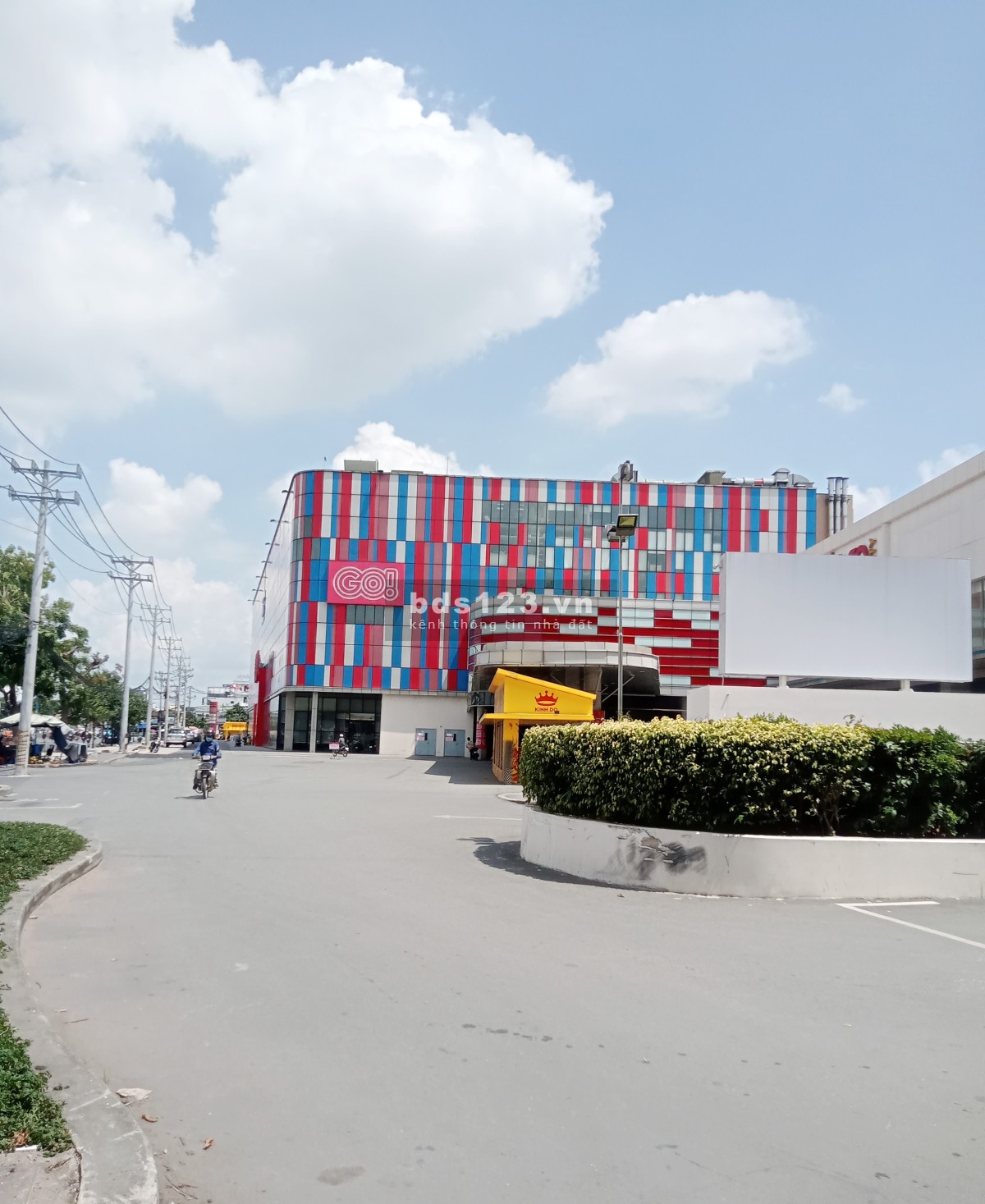 Chủ cần bán gấp nhà cạnh Trường Chinh, Tân Phú, 4*18m, 4…