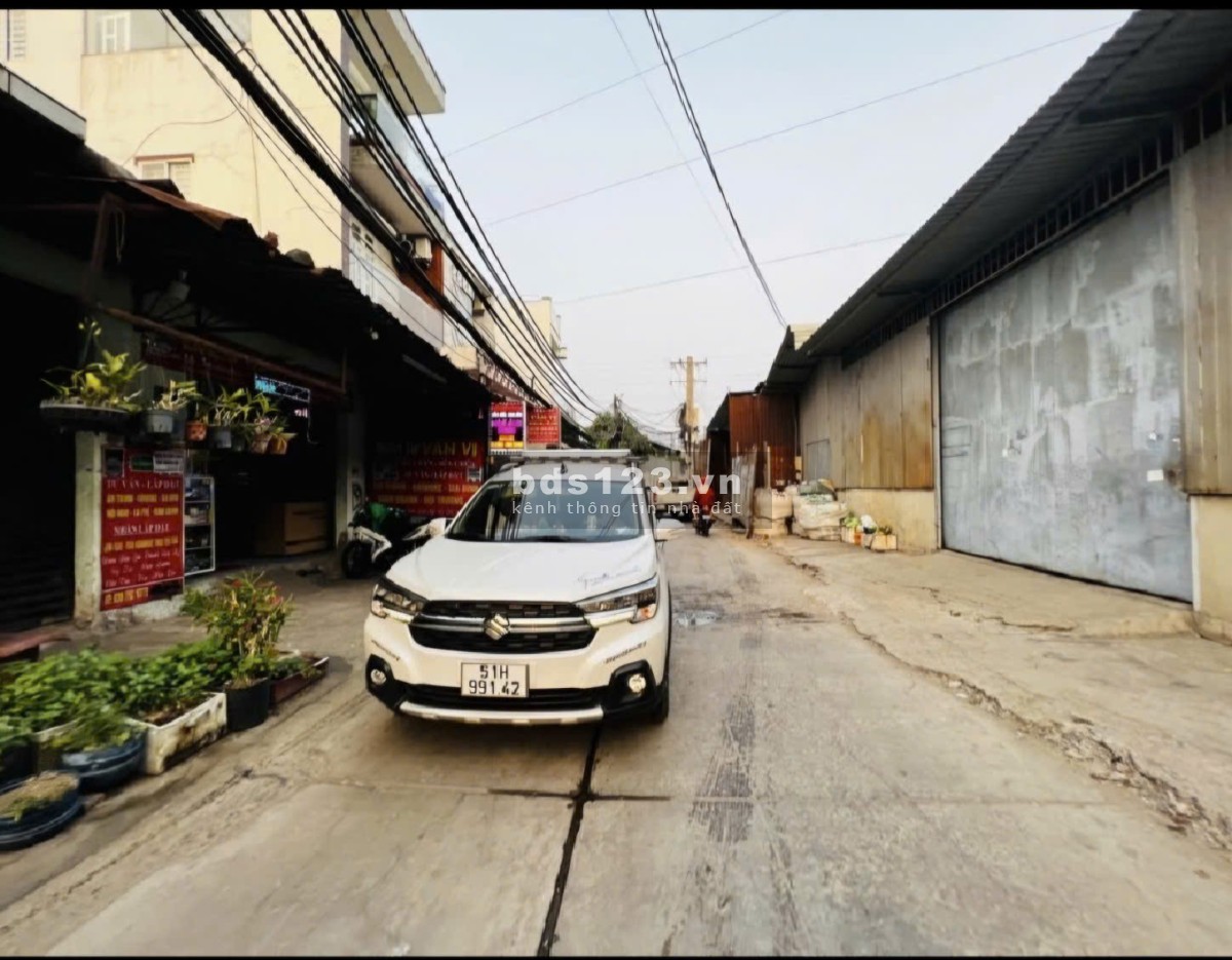 Bán nhà Bình Tân vị trí đẹp, đường rộng