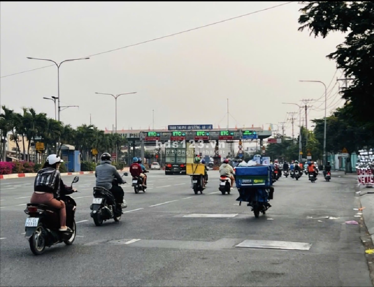 Bán nhà Bình Tân vị trí đẹp, đường rộng