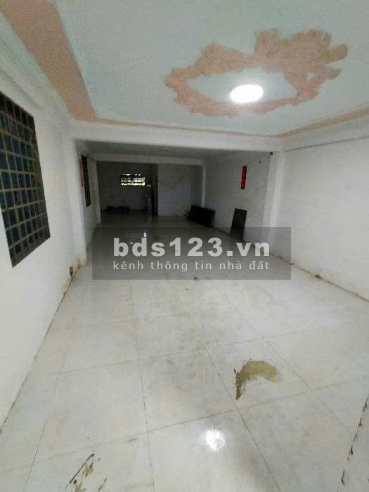 Bán nhà hẻm xe tải - Ô tô ngủ trong nhà