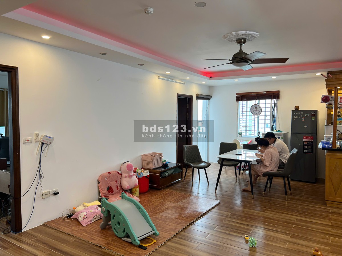 Chính chủ cần bán căn góc 121m2 tầng trung đẹp, nội thất…