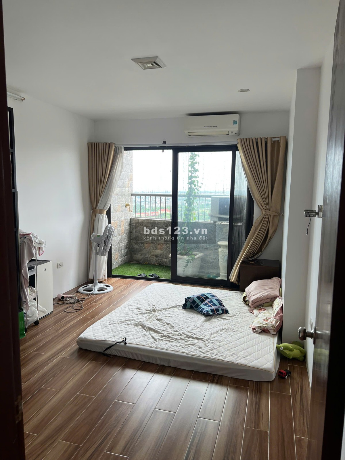 Chính chủ cần bán căn góc 121m2 tầng trung đẹp, nội thất…