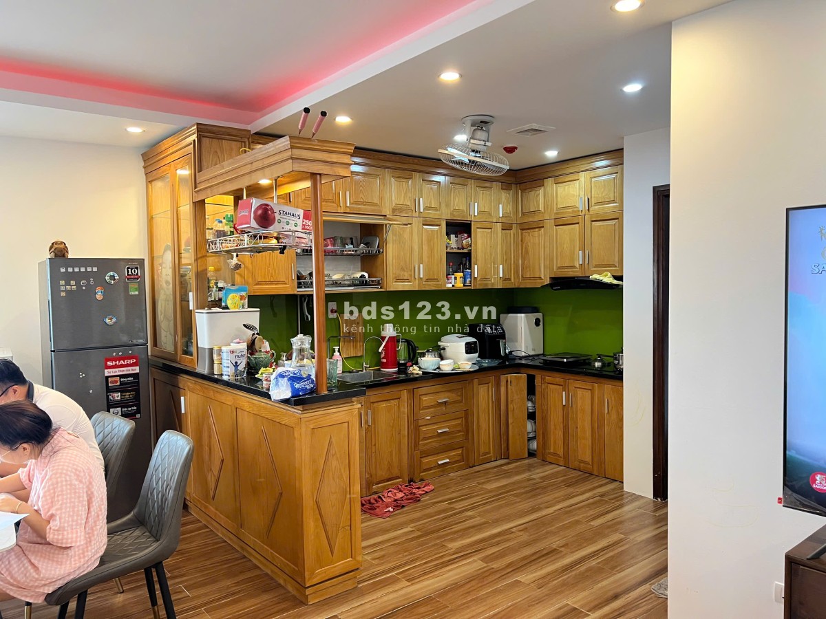 Chính chủ cần bán căn góc 121m2 tầng trung đẹp, nội thất…