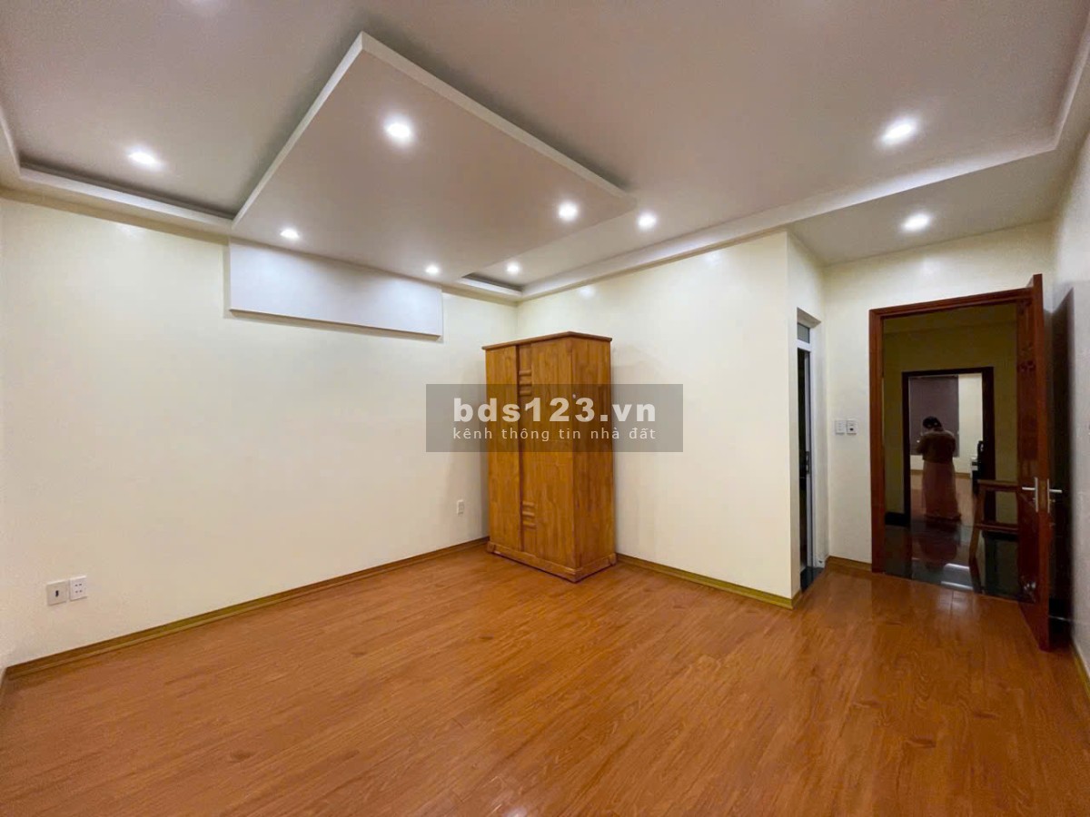 Cần bán nhà 4 tầng khu vực Văn Cao – Vị trí đẹp, ô tô…