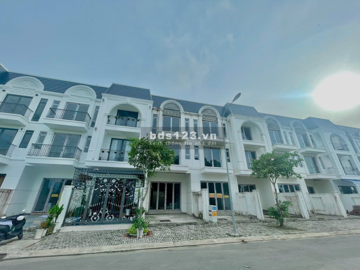 Sở hữu ngay nhà phố xịn sò ngay tại trung tâm thành phố…