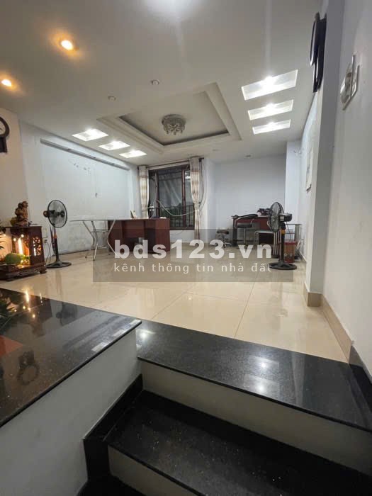 Bán nhà hẻm xe hơi 7m – Xe hơi ngủ trong nhà!