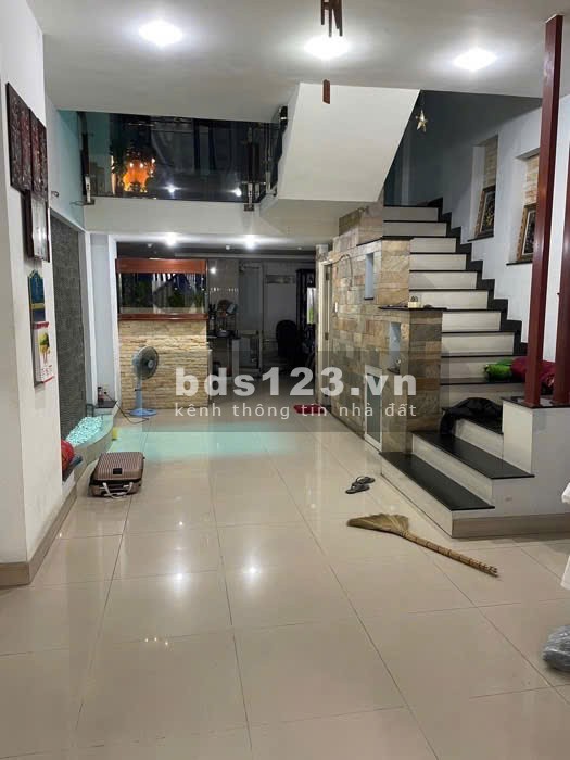 Bán nhà hẻm xe hơi 7m – Xe hơi ngủ trong nhà!