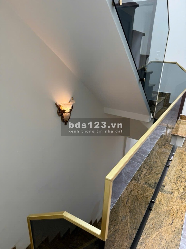 Bán nhà mặt tiền phường Tân Định, Quận 1 Huyền Quang ngang…