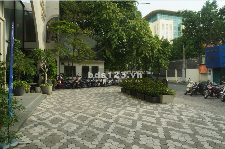 Mặt tiền, rộng, phù hợp kinh doanh spa, gym kể cả văn phòng…