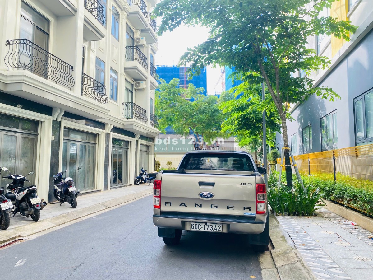 Bán nhà phố Bcons City, xd 4 tầng, mặt tiền đường Thống…