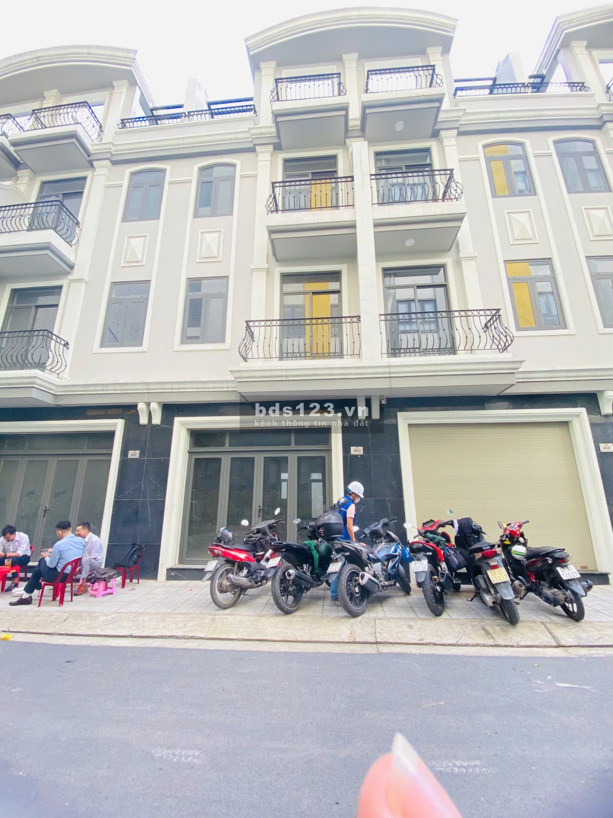 Bán nhà phố Bcons City, xd 4 tầng, mặt tiền đường Thống…