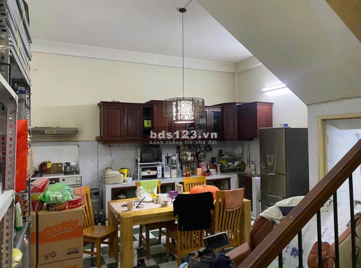 Bán nhà MT Trương Hoàng Thanh P12 Tân Bình 2 lầu (4PN, 3WC)