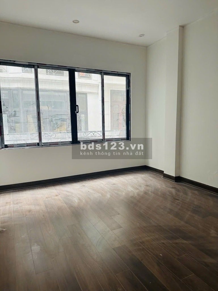 Bán nhà Tân Mai Hoàng Mai. DT 45M x 5 tầng, thang máy, gần ô tô…