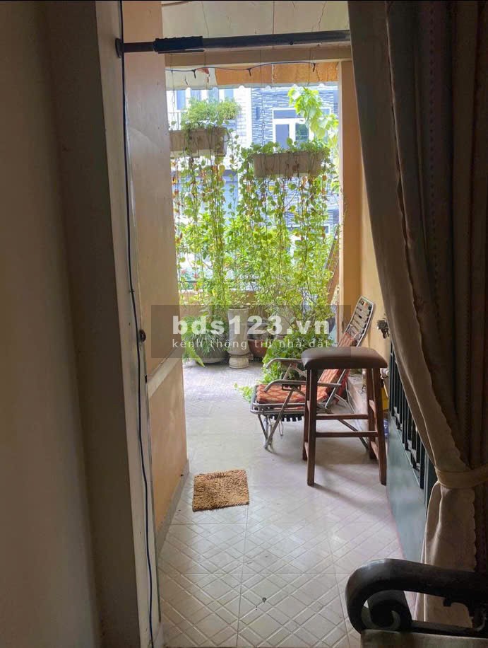 Bán nhà MT Trương Hoàng Thanh P12 Tân Bình 2 lầu (4PN, 3WC)