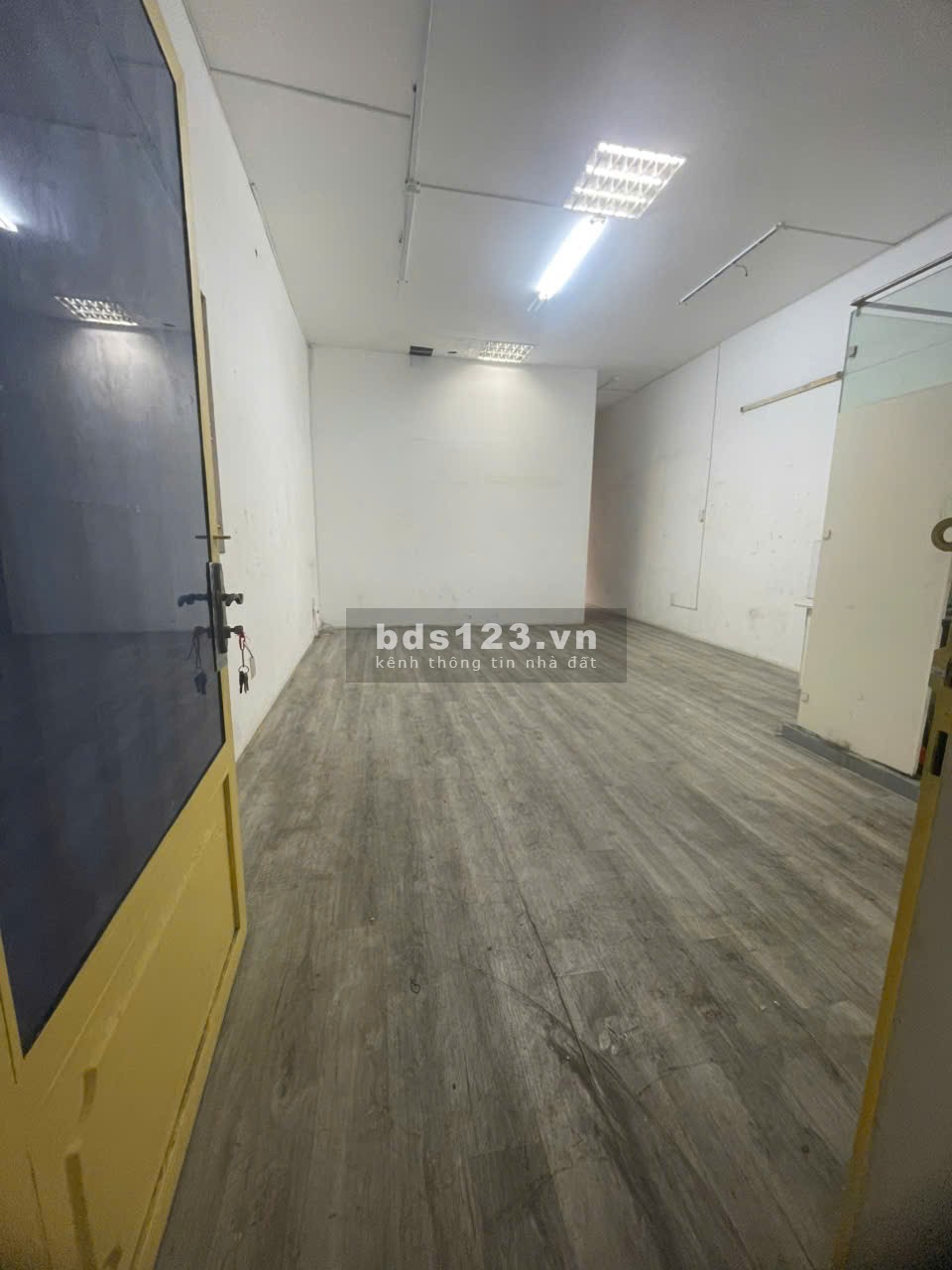 Cho thuê 2 căn hộ lầu 1 và 2 của nhà mặt tiền 608 Điện…