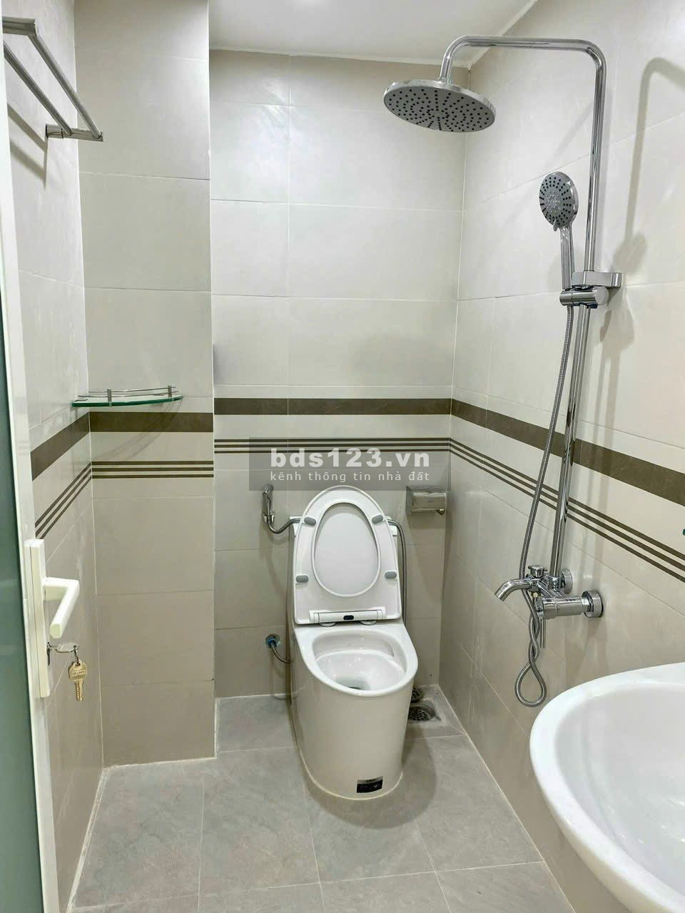 Cho thuê nhà nguyên căn 4 lầu tại Nhiêu tứ Phú Nhuận