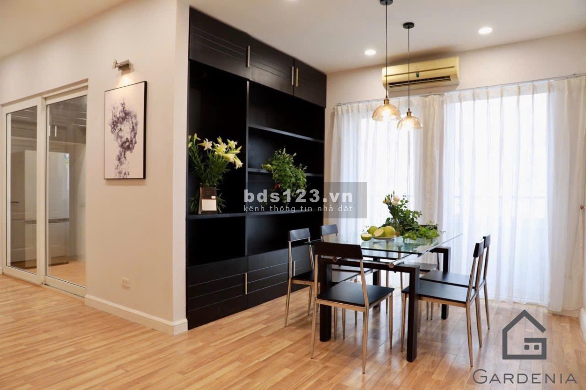 Bán căn hộ chung cư 25 Lạc Trung, diện tích 116m2, 3 ngủ, 2wc