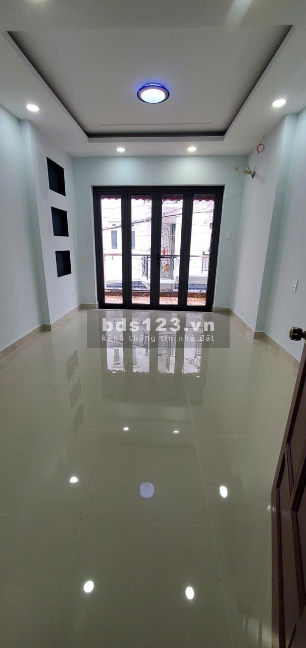 Bán nhà Cách Mạng Tháng Tám, Q.10 – 42m² – Giá 7,7 tỷ