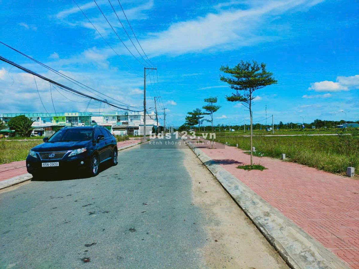 Bán đất nền KDC Minh Châu, QL 1A , giá cực chất 10.6 triệu/m2,100m