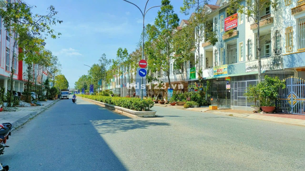 Bán đất nền KDC Minh Châu, QL 1A , giá cực chất 10.6 triệu/m2,100m
